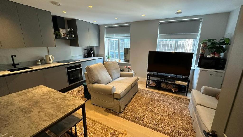 Heart Of Soho Two Bedroom Londra